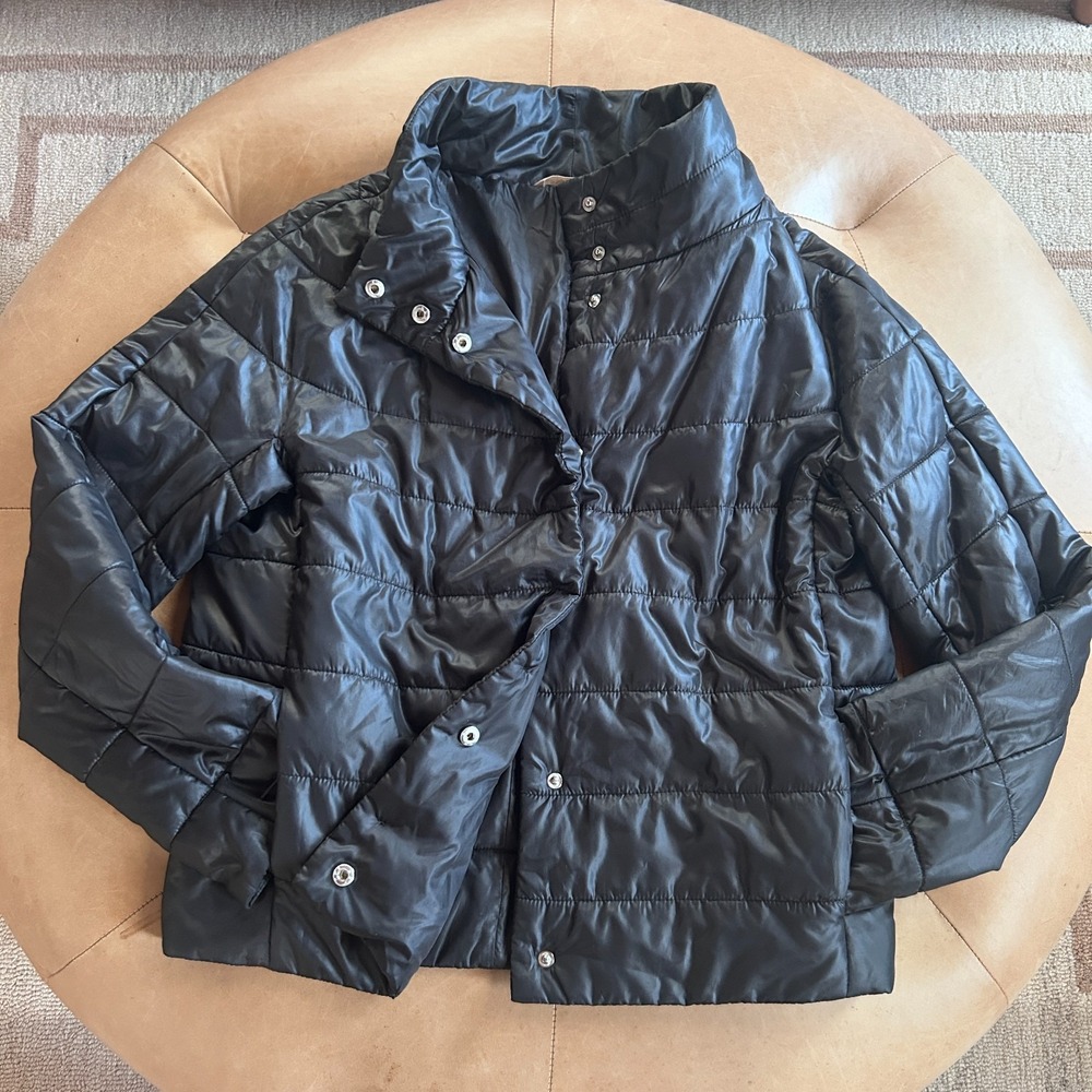 Packable Puffer Jacket Black Lightweight Travel Short Boxy Minimalist Womens M